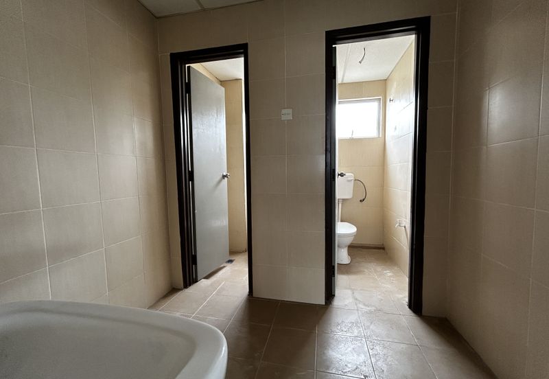 Batang Kali - Main Road Corner Office For Rent 