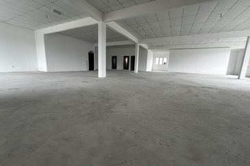 Batang Kali - Main Road Corner Office For Rent 