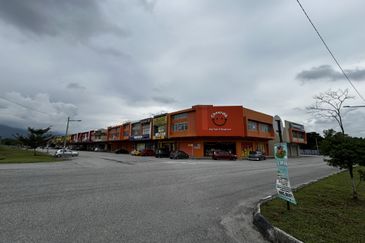 Batang Kali - Main Road Corner Office For Rent 