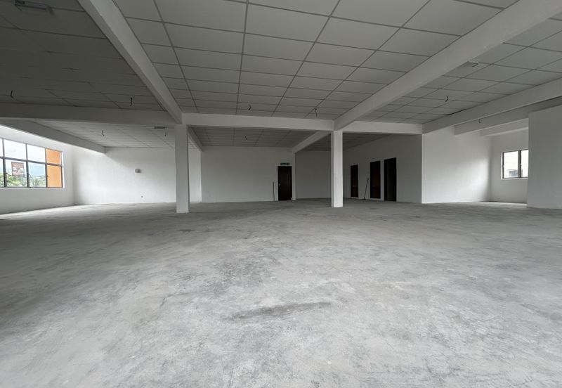 Batang Kali - Main Road Corner Office For Rent 
