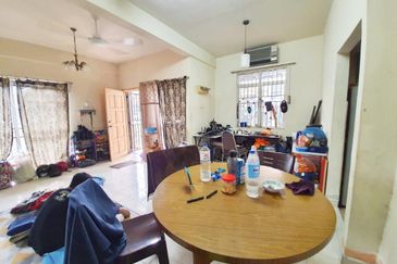 Below market value Cul De Sac Double Storey Semi D Puncak Alam For Sale