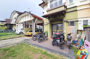 Below market value Cul De Sac Double Storey Semi D Puncak Alam For Sale