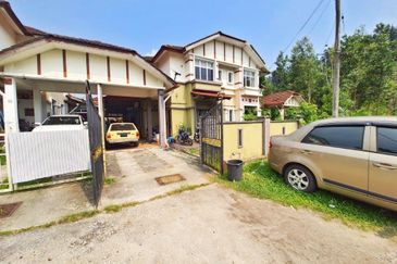 Below market value Cul De Sac Double Storey Semi D Puncak Alam For Sale