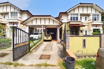 Below market value Cul De Sac Double Storey Semi D Puncak Alam For Sale