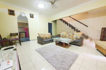 Fully Reno Extended kitchen and living area Dekat surau Double Storey Semi D Cluster Puncak Alam For Sale