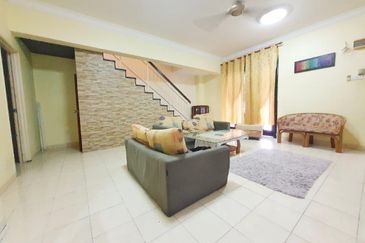 Fully Reno Extended kitchen and living area Dekat surau Double Storey Semi D Cluster Puncak Alam For Sale