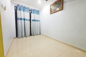 Fully Reno Extended kitchen and living area Dekat surau Double Storey Semi D Cluster Puncak Alam For Sale