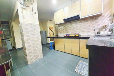 Fully Reno Extended kitchen and living area Dekat surau Double Storey Semi D Cluster Puncak Alam For Sale