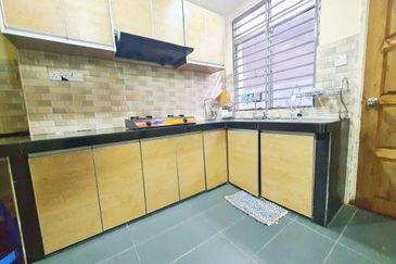 Fully Reno Extended kitchen and living area Dekat surau Double Storey Semi D Cluster Puncak Alam For Sale