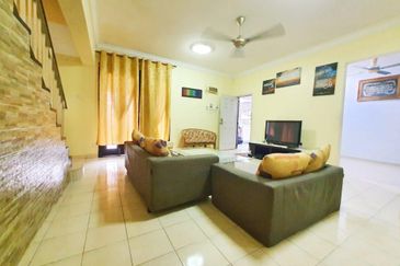 Fully Reno Extended kitchen and living area Dekat surau Double Storey Semi D Cluster Puncak Alam For Sale