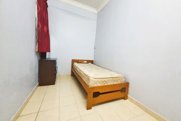 Fully Reno Extended kitchen and living area Dekat surau Double Storey Semi D Cluster Puncak Alam For Sale