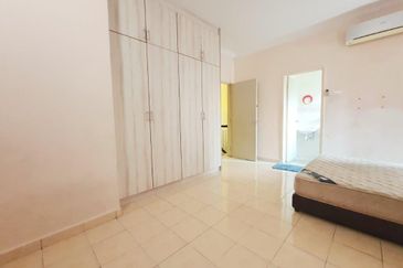 Fully Reno Extended kitchen and living area Dekat surau Double Storey Semi D Cluster Puncak Alam For Sale