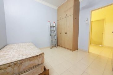 Fully Reno Extended kitchen and living area Dekat surau Double Storey Semi D Cluster Puncak Alam For Sale