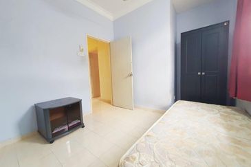 Fully Reno Extended kitchen and living area Dekat surau Double Storey Semi D Cluster Puncak Alam For Sale