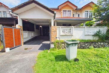 Fully Reno Extended kitchen and living area Dekat surau Double Storey Semi D Cluster Puncak Alam For Sale