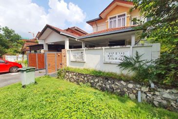 Fully Reno Extended kitchen and living area Dekat surau Double Storey Semi D Cluster Puncak Alam For Sale