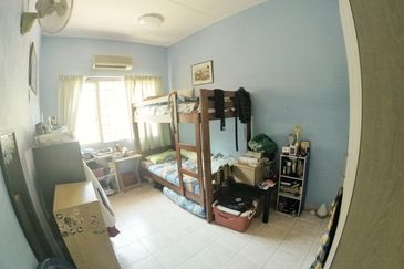 Freehold Dekat sekolah Facing north Renovated unit Double Storey Terrace Jalan Serambi Bukit Jelutong Shah Alam For Sale