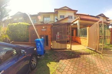 Freehold Dekat sekolah Facing north Renovated unit Double Storey Terrace Jalan Serambi Bukit Jelutong Shah Alam For Sale