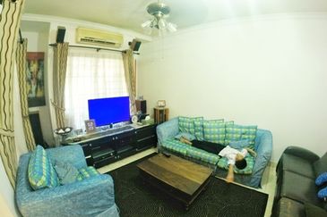 Freehold Dekat sekolah Facing north Renovated unit Double Storey Terrace Jalan Serambi Bukit Jelutong Shah Alam For Sale