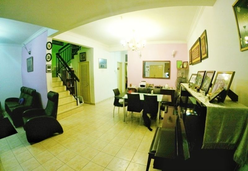 Freehold Dekat sekolah Facing north Renovated unit Double Storey Terrace Jalan Serambi Bukit Jelutong Shah Alam For Sale