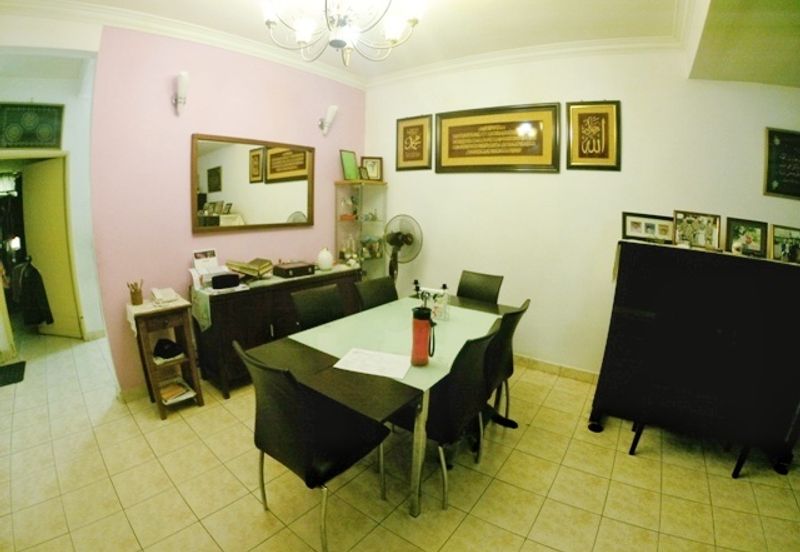 Freehold Dekat sekolah Facing north Renovated unit Double Storey Terrace Jalan Serambi Bukit Jelutong Shah Alam For Sale