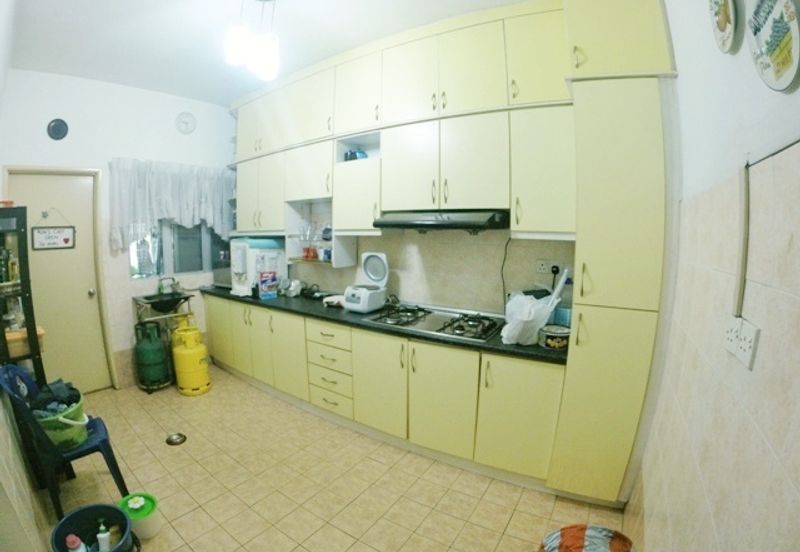 Freehold Dekat sekolah Facing north Renovated unit Double Storey Terrace Jalan Serambi Bukit Jelutong Shah Alam For Sale