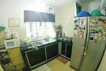 Freehold Dekat sekolah Facing north Renovated unit Double Storey Terrace Jalan Serambi Bukit Jelutong Shah Alam For Sale