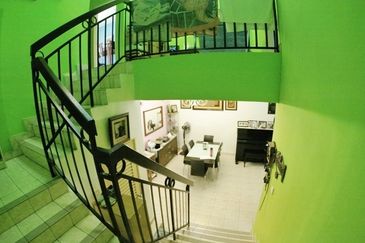 Freehold Dekat sekolah Facing north Renovated unit Double Storey Terrace Jalan Serambi Bukit Jelutong Shah Alam For Sale