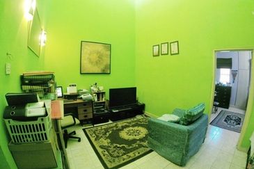 Freehold Dekat sekolah Facing north Renovated unit Double Storey Terrace Jalan Serambi Bukit Jelutong Shah Alam For Sale