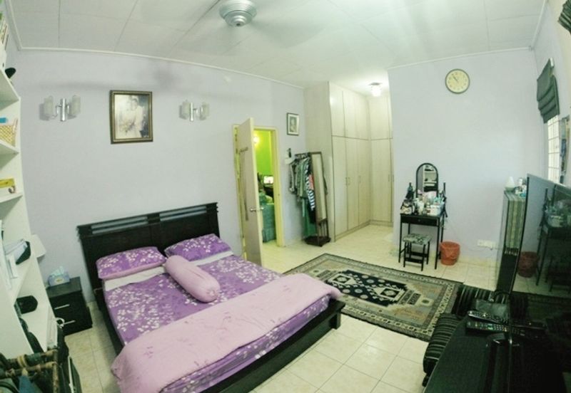 Freehold Dekat sekolah Facing north Renovated unit Double Storey Terrace Jalan Serambi Bukit Jelutong Shah Alam For Sale