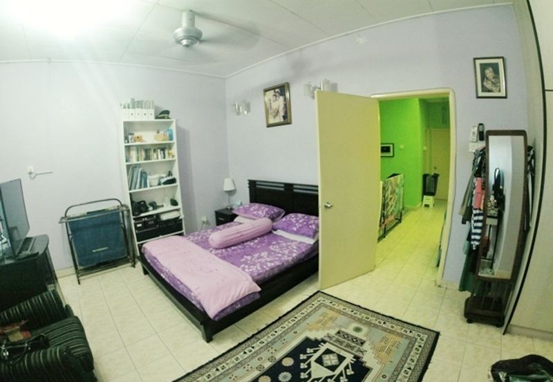 Freehold Dekat sekolah Facing north Renovated unit Double Storey Terrace Jalan Serambi Bukit Jelutong Shah Alam For Sale