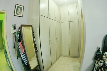 Freehold Dekat sekolah Facing north Renovated unit Double Storey Terrace Jalan Serambi Bukit Jelutong Shah Alam For Sale