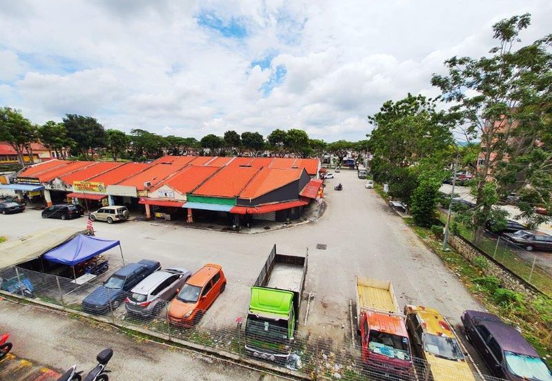 Iris Apartment, Taman Saujana Utama