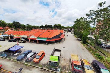 Iris Apartment, Taman Saujana Utama