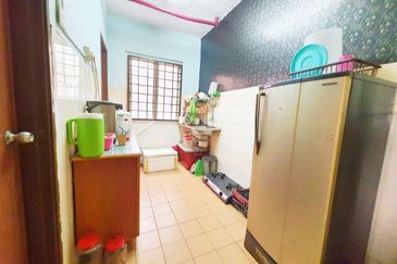 Iris Apartment, Taman Saujana Utama