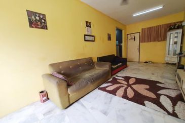 Iris Apartment, Taman Saujana Utama