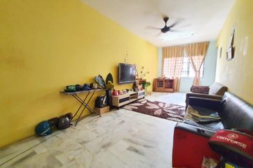 Iris Apartment, Taman Saujana Utama