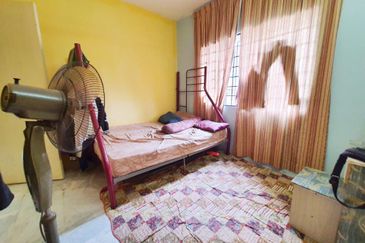 Iris Apartment, Taman Saujana Utama