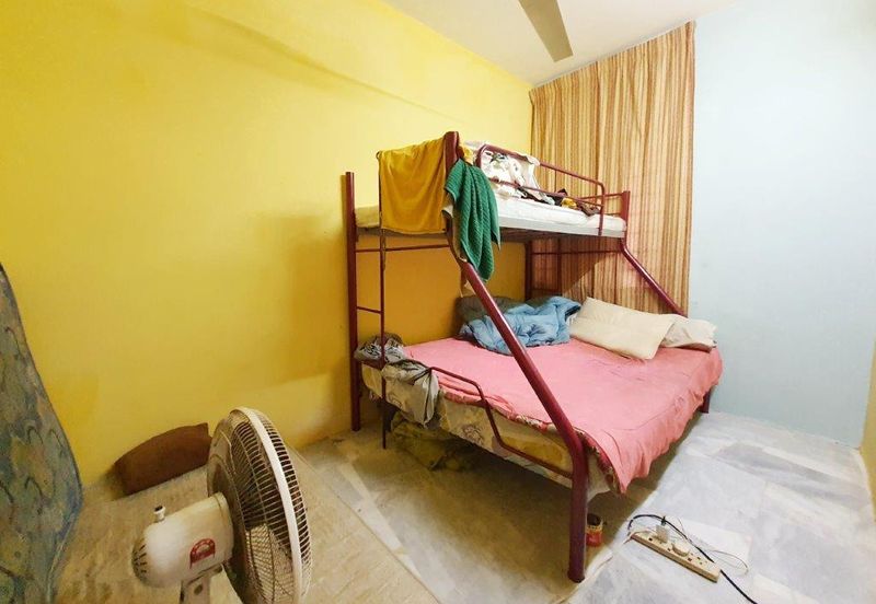 Iris Apartment, Taman Saujana Utama