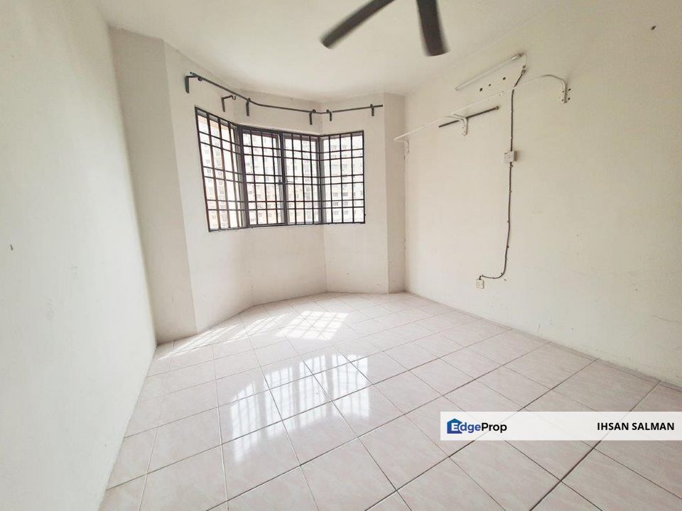 Facing swimming pool Belakang HELP universiti Laluan bas MRT Good for investment Pangsapuri Damai Subang Bestari For Sale, Selangor, Subang Bestari