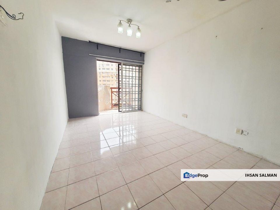 Facing swimming pool Belakang HELP universiti Laluan bas MRT Good for investment Pangsapuri Damai Subang Bestari For Sale, Selangor, Subang Bestari