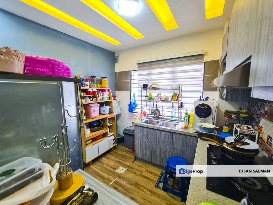 Renovated Cantik Kitchen cabinet Gated and guarded Easy access to highway Townhouse Simfoni Perdana Alam Perdana Puncak Alam For Sale, Selangor, Bandar Puncak Alam