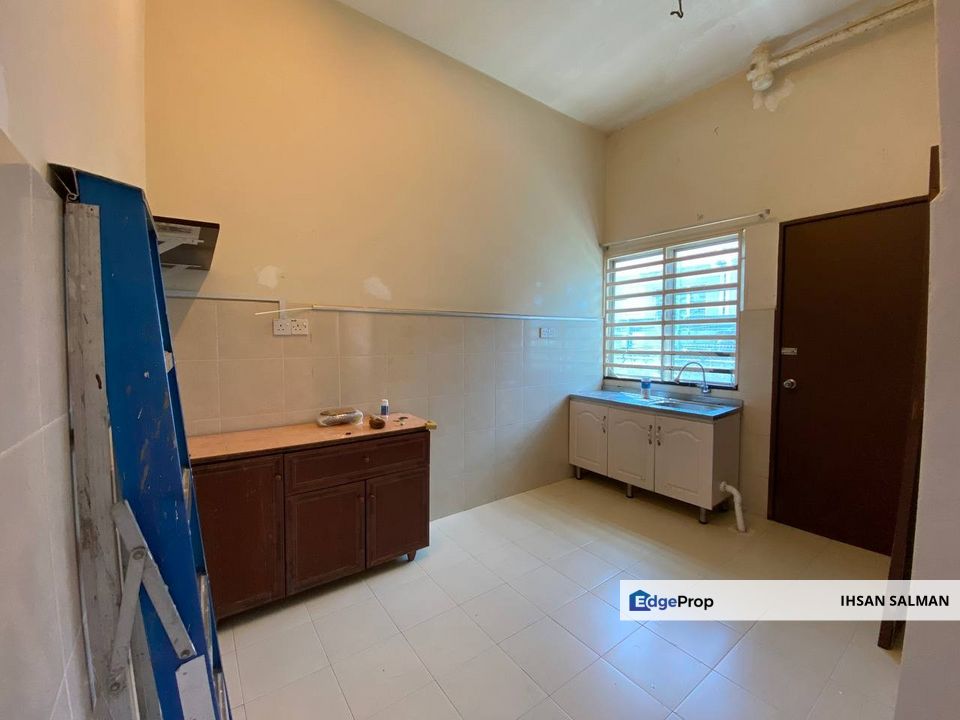 Ground floor Guarded 3 mins to Uitm Puncak Alam Townhouse Taman Seri Alam Saujana Utama For Sale, Selangor, Sungai Buloh