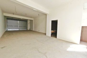 Near Lotus Near Bank Muamalat Near Masjid Puncak Alam Large catchment Double Storey Shop Lot Puncak Bestari Puncak Alam For Rent