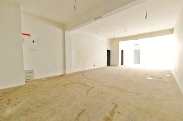 Near Lotus Near Bank Muamalat Near Masjid Puncak Alam Large catchment Double Storey Shop Lot Puncak Bestari Puncak Alam For Rent