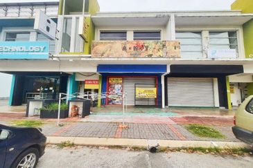 Near Lotus Near Bank Muamalat Near Masjid Puncak Alam Large catchment Double Storey Shop Lot Puncak Bestari Puncak Alam For Rent