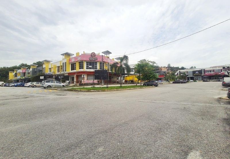 Near Lotus Near Bank Muamalat Near Masjid Puncak Alam Large catchment Double Storey Shop Lot Puncak Bestari Puncak Alam For Rent