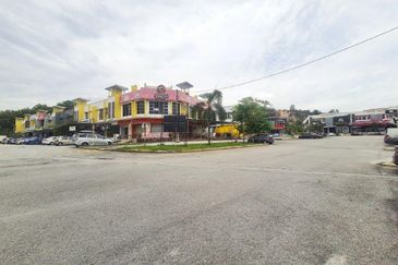 Near Lotus Near Bank Muamalat Near Masjid Puncak Alam Large catchment Double Storey Shop Lot Puncak Bestari Puncak Alam For Rent