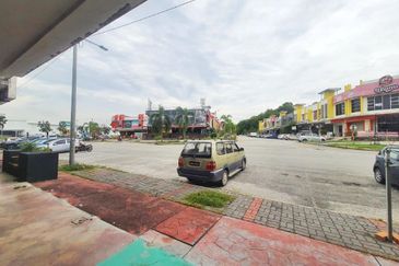 Near Lotus Near Bank Muamalat Near Masjid Puncak Alam Large catchment Double Storey Shop Lot Puncak Bestari Puncak Alam For Rent