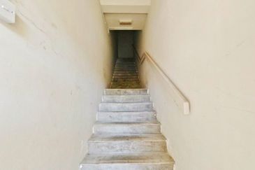 Near Lotus Near Bank Muamalat Near Masjid Puncak Alam Large catchment Double Storey Shop Lot Puncak Bestari Puncak Alam For Rent